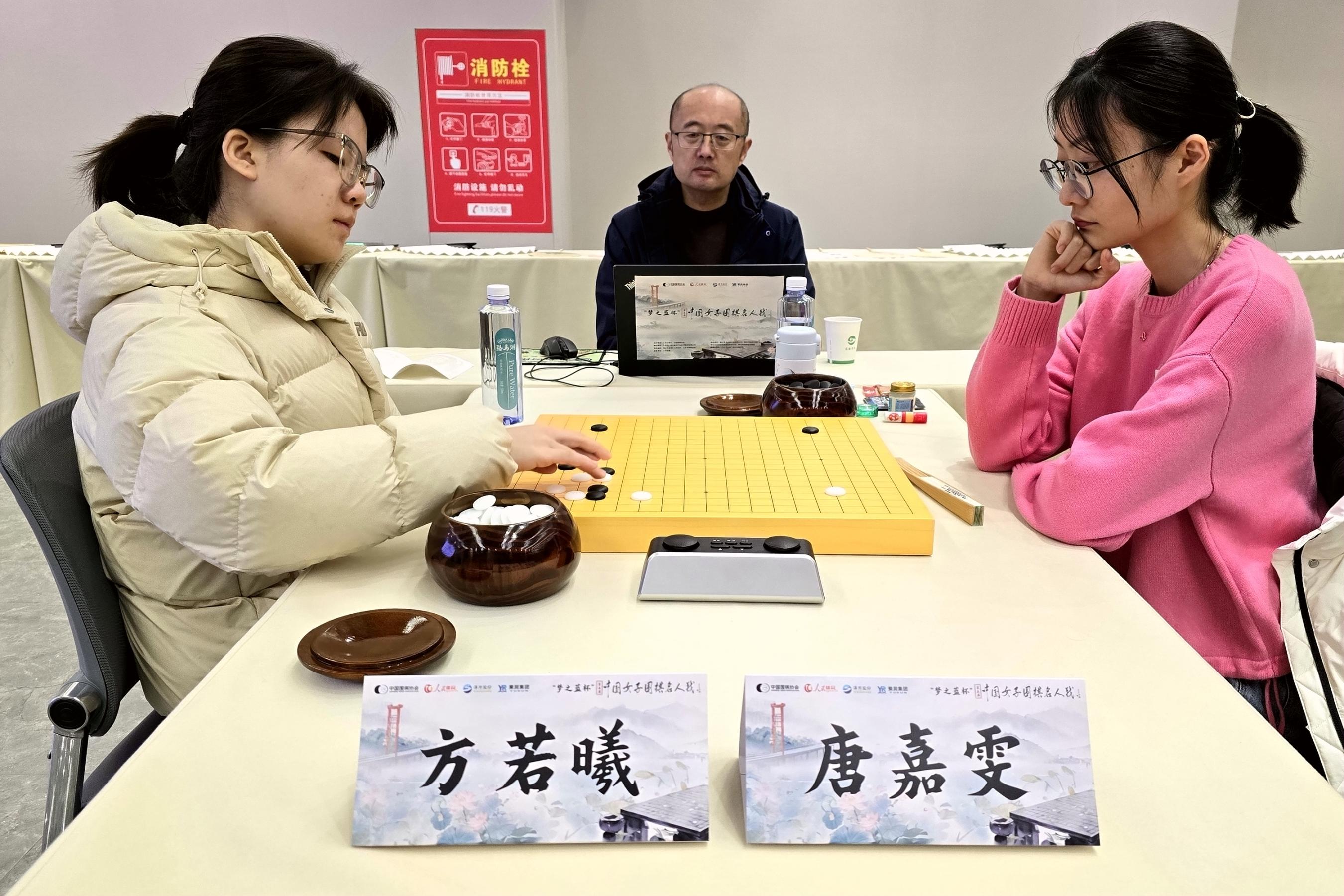 方若曦VS唐嘉雯 东说念主民网记者胡雪蓉摄