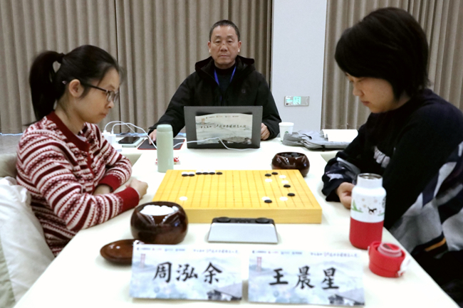 周泓余VS王晨星 东说念主民网记者 胡雪蓉摄